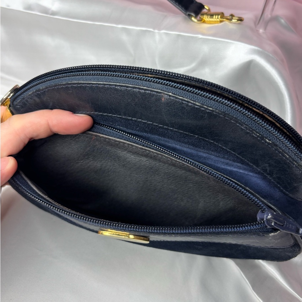 Authentic Gucci Navy Suede and Leather Women's Crossbody - Picture 4 of 7